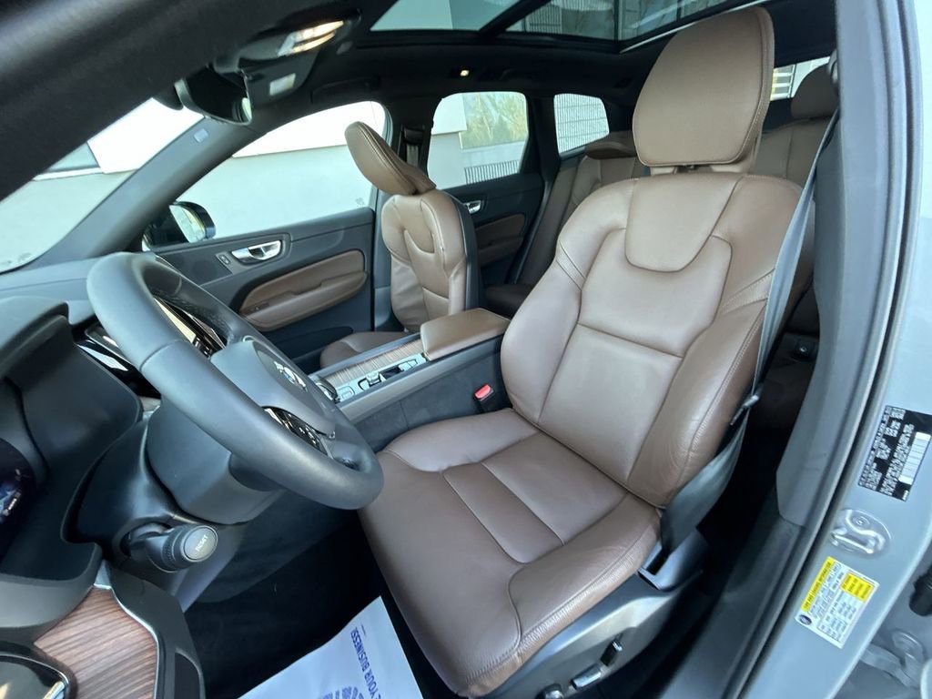 Certified 2024 Volvo XC60 B5 Plus w/ Climate Package image 15
