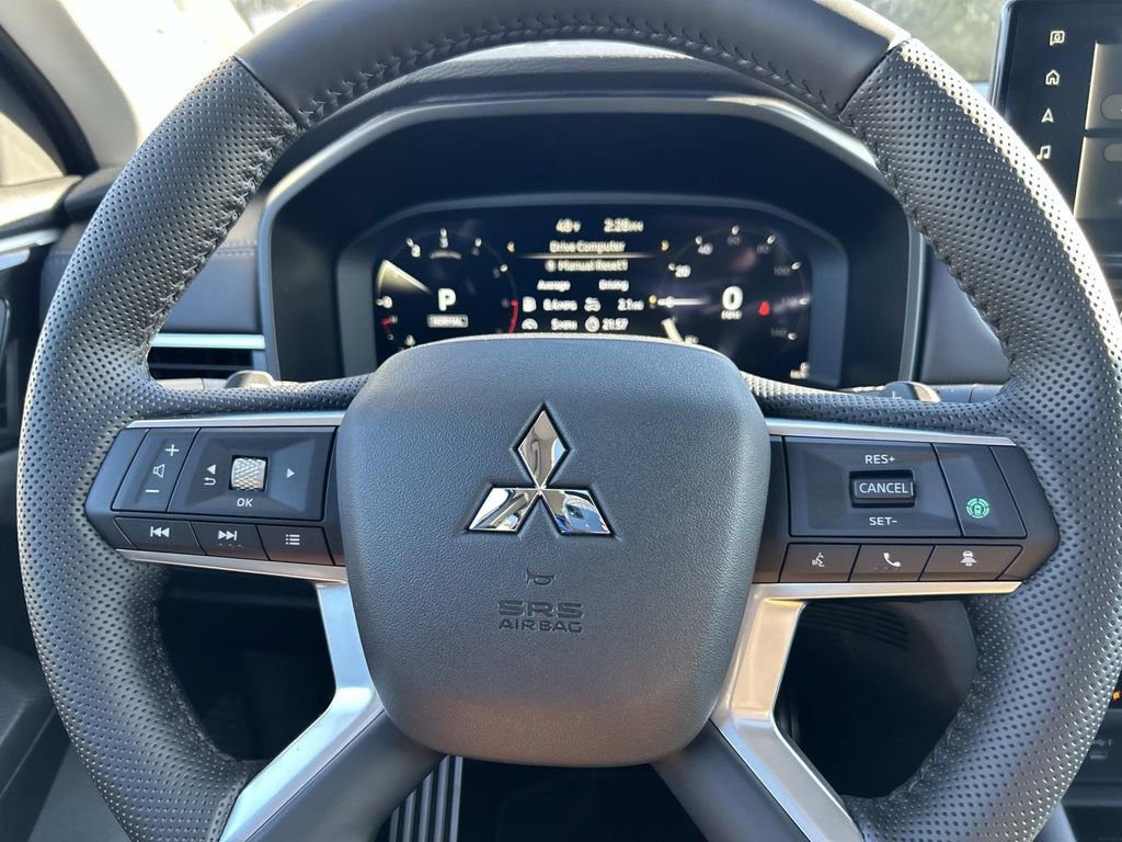 Used 2025 Mitsubishi Outlander SEL image 32