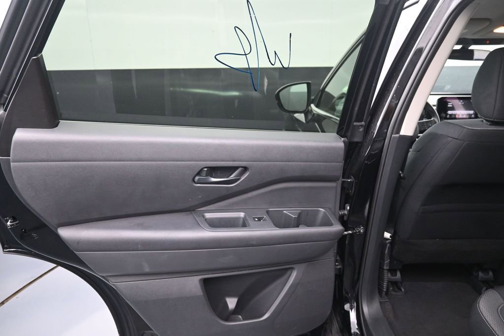 Used 2025 Nissan Pathfinder SV FWD image 17