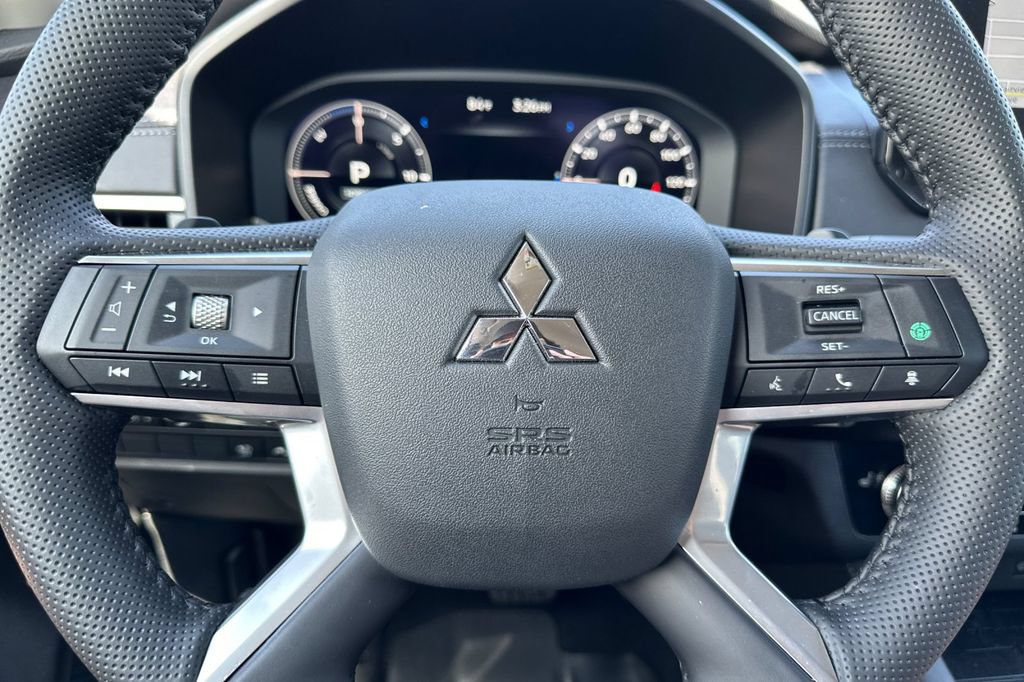 Used 2025 Mitsubishi Outlander SE AWD/4WD image 24