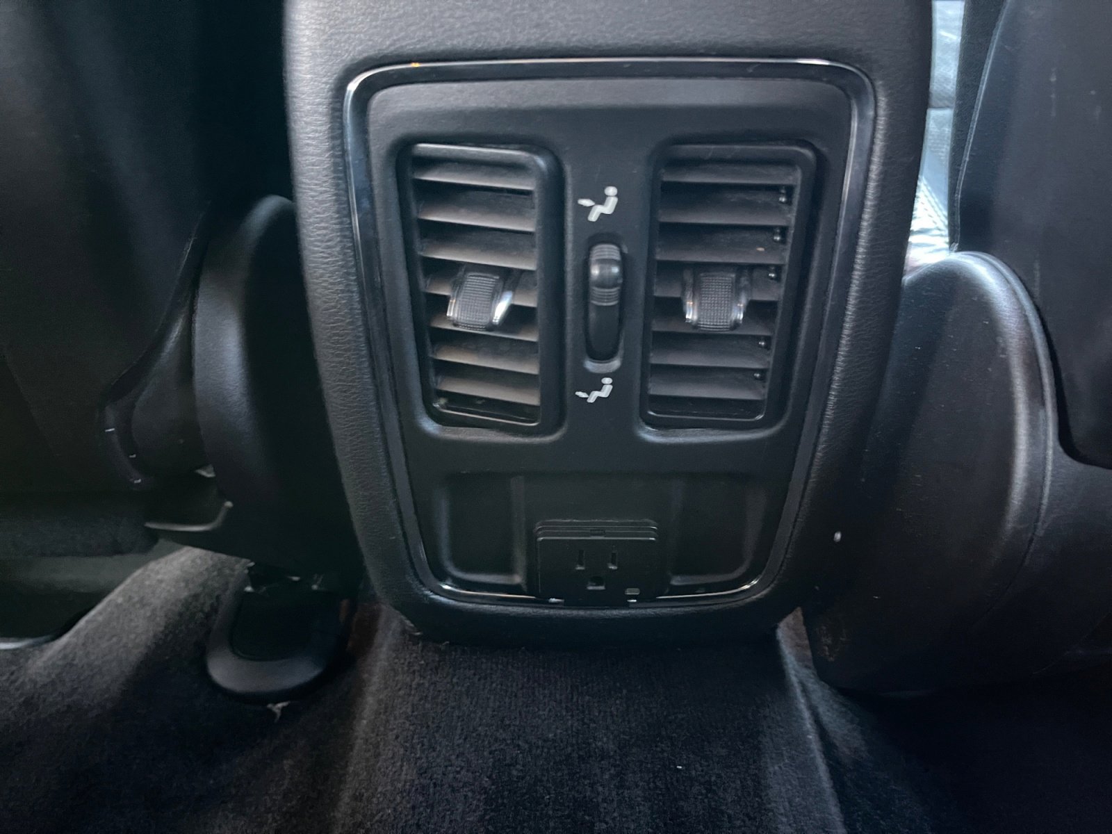 Used 2018 Jeep Grand Cherokee Altitude image 23