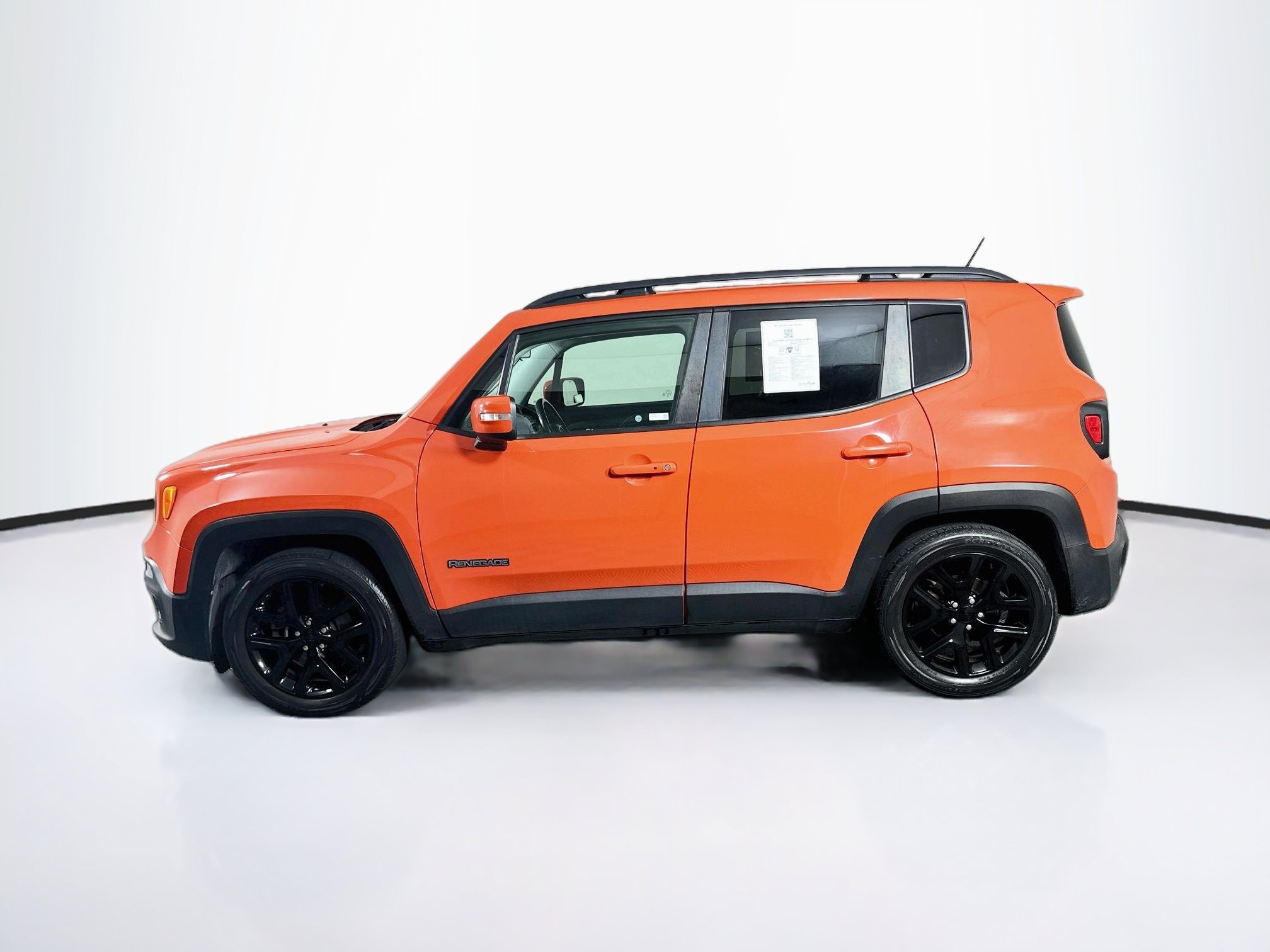 Used 2017 Jeep Renegade Altitude FWD image 4