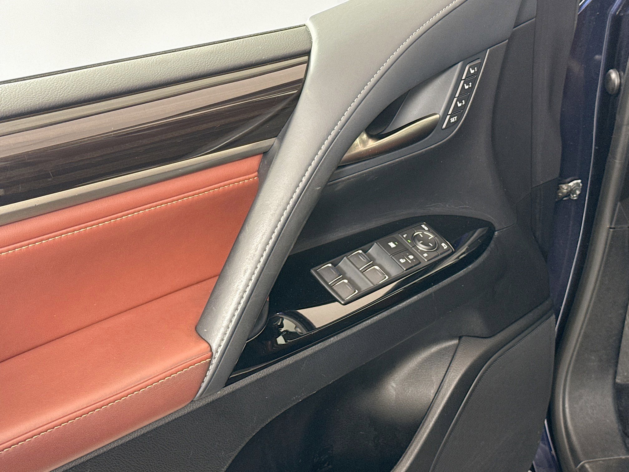 Used 2017 Lexus LX 570 4WD w/ Luxury Package image 20