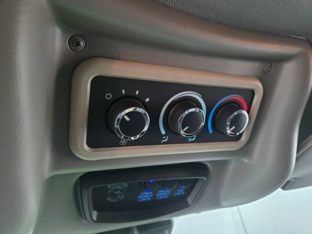 Used 2019 Chevrolet Express 2500 w/ Enhanced Convenience Package image 28