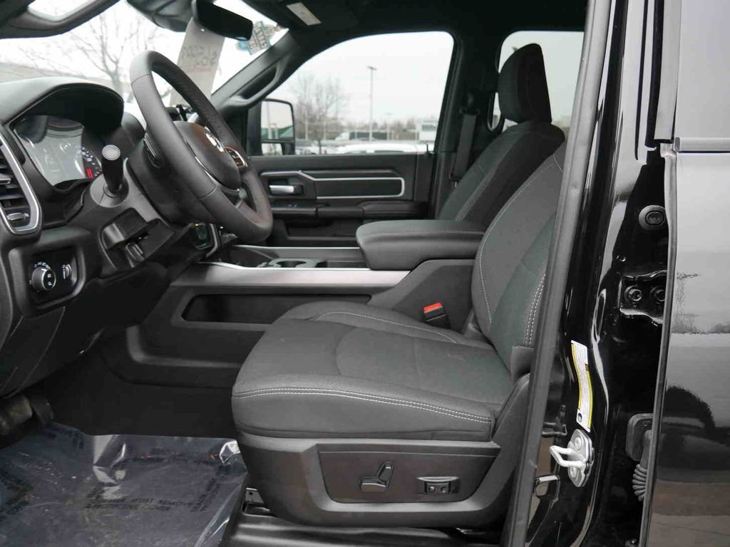 Used 2025 RAM 3500 Big Horn image 35