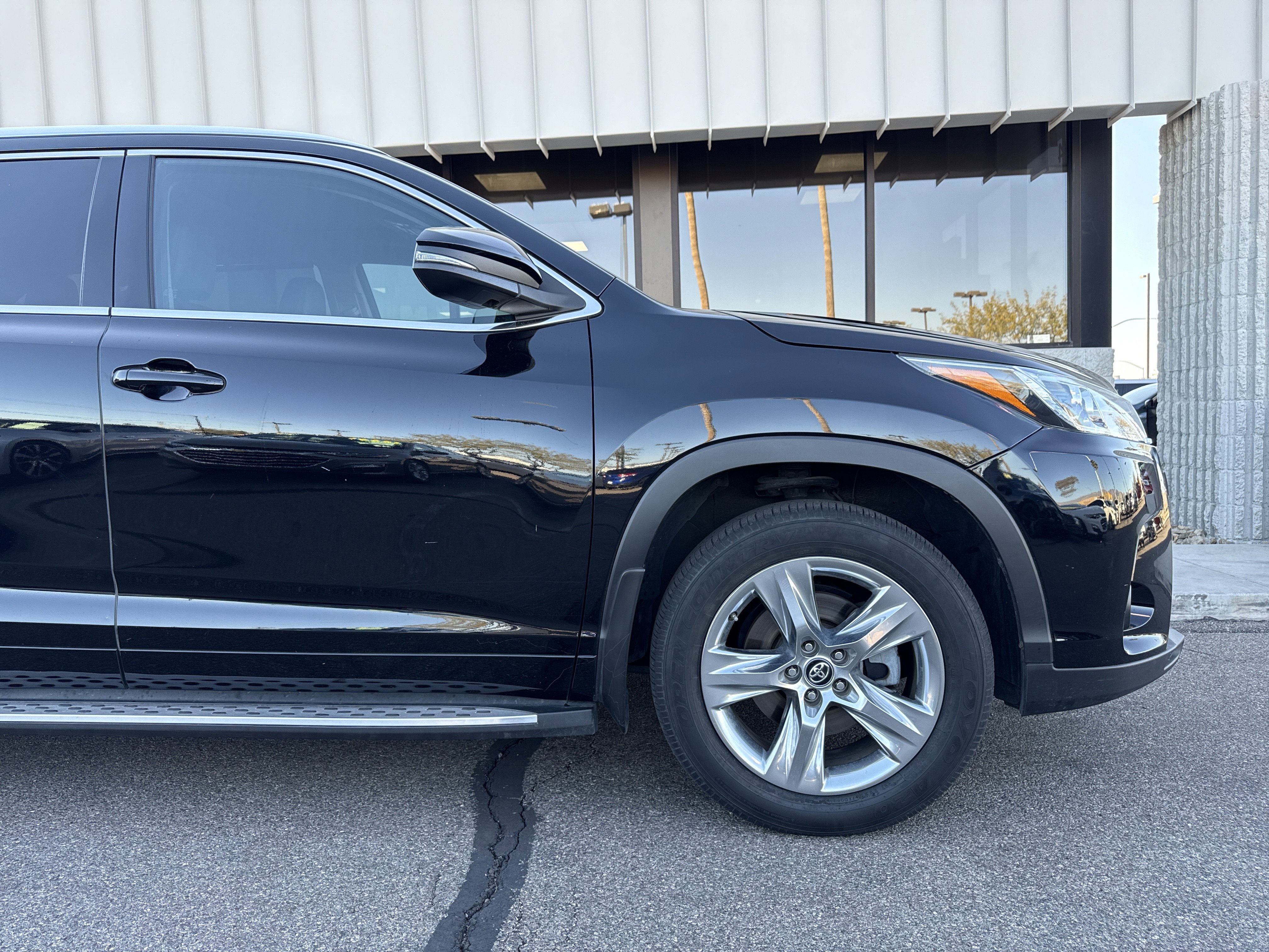 Used 2017 Toyota Highlander Limited image 34
