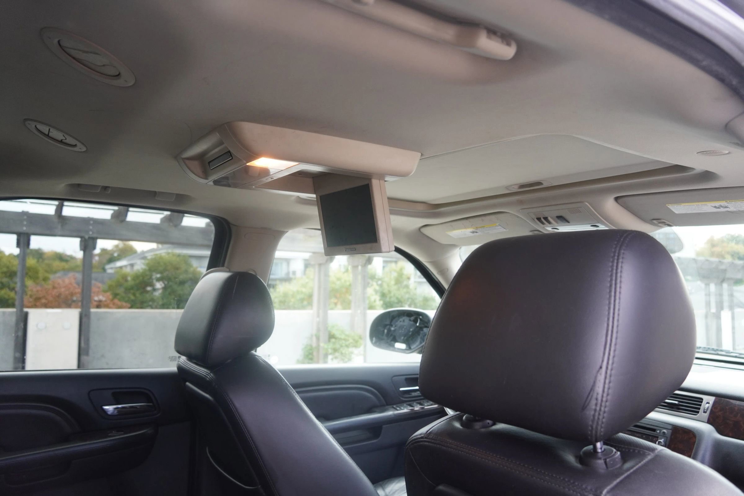 Used 2011 GMC Yukon Denali image 27