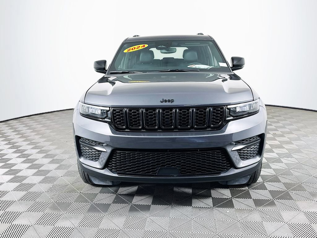 Certified 2024 Jeep Grand Cherokee Altitude image 4