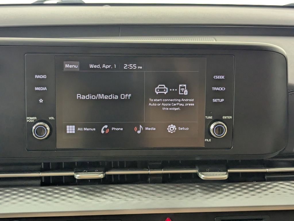 Used 2024 Kia Carnival LX image 18