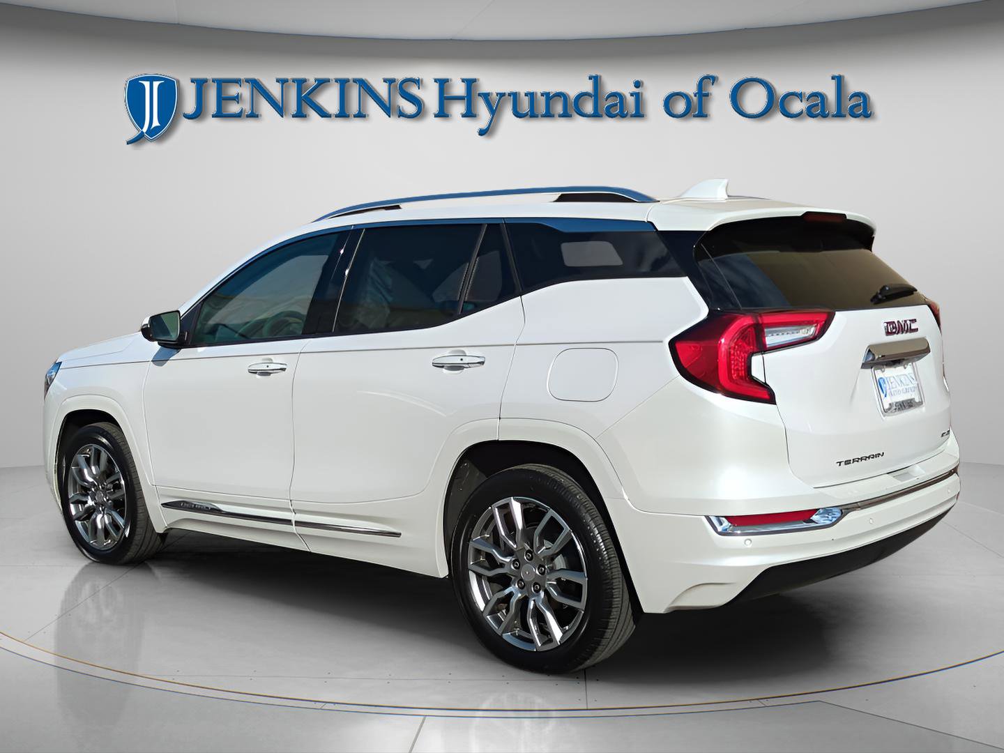 Used 2024 GMC Terrain Denali w/ Denali Premium Package image 5