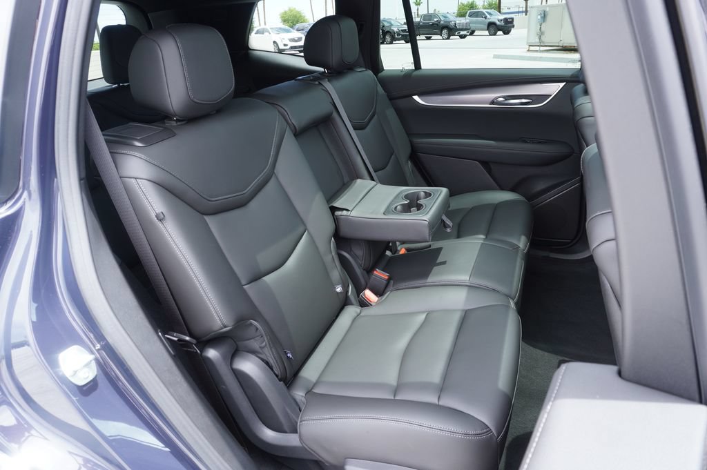 Certified 2025 Cadillac XT6 Luxury FWD image 9