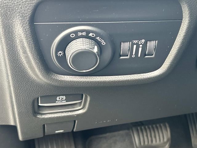 Used 2023 Jeep Grand Cherokee L Laredo AWD/4WD image 25