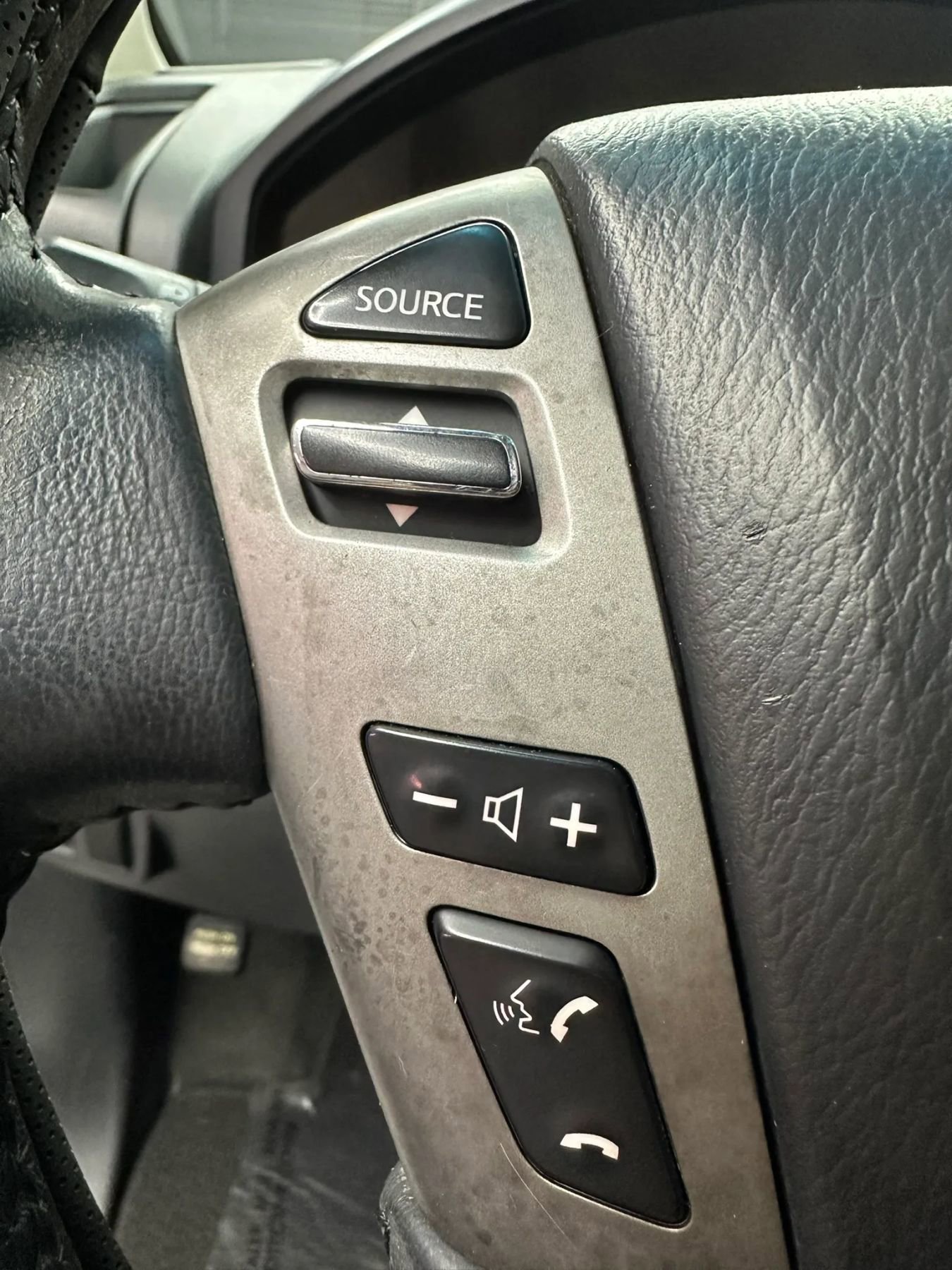 Used 2013 Nissan Titan SV w/ SV Value Truck Pkg image 12