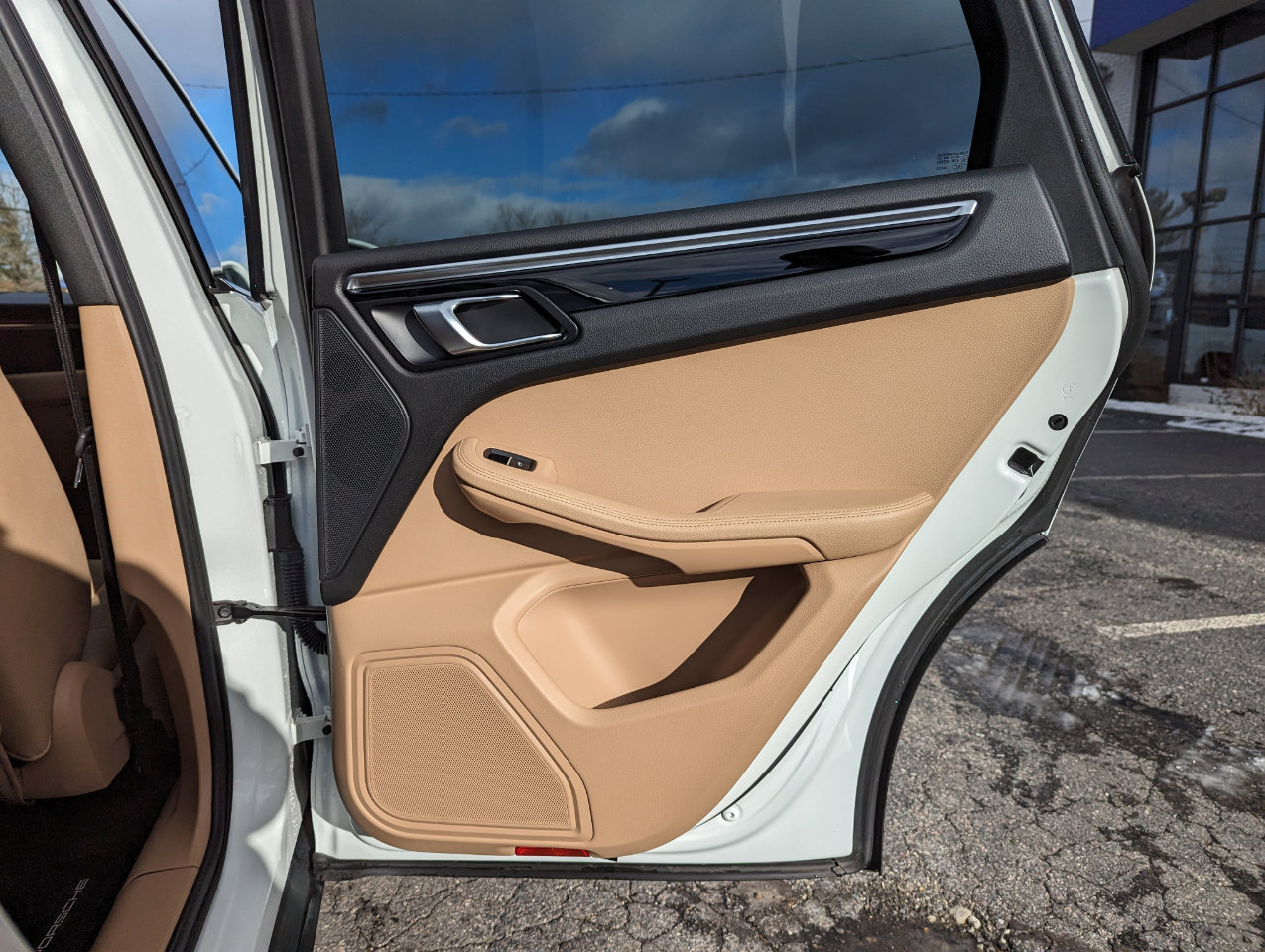 Used 2020 Porsche Macan AWD image 34