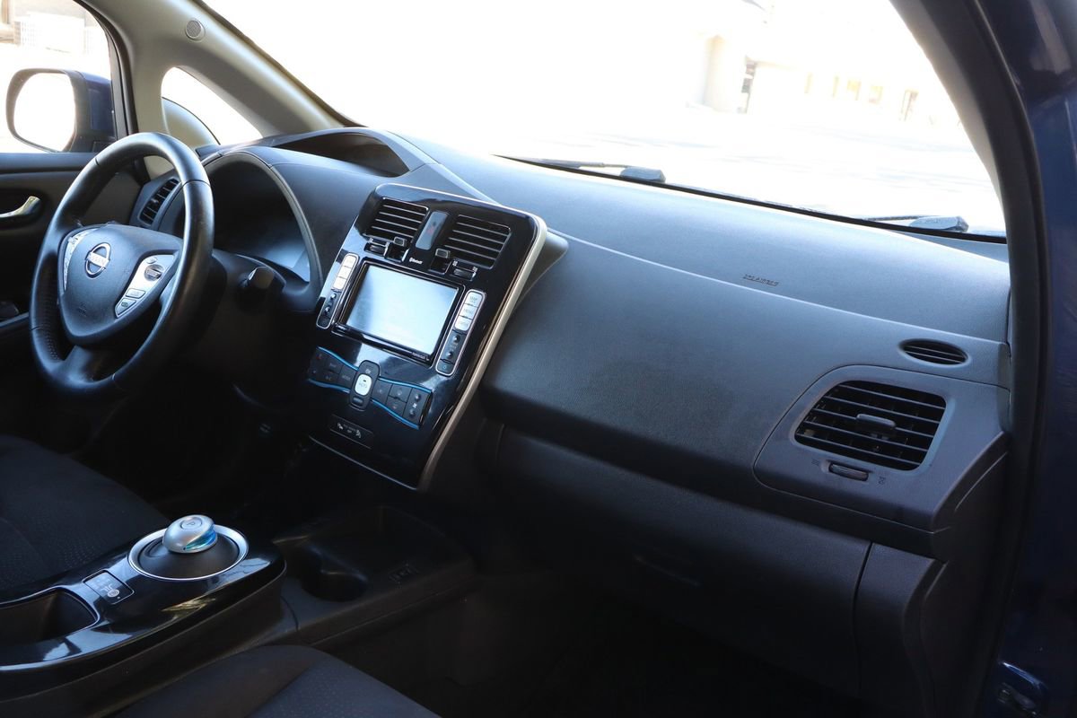 Used 2016 Nissan Leaf SV image 17