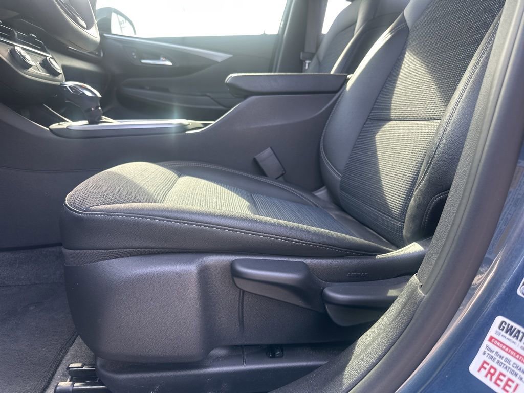 Used 2025 Buick Envista Preferred image 30