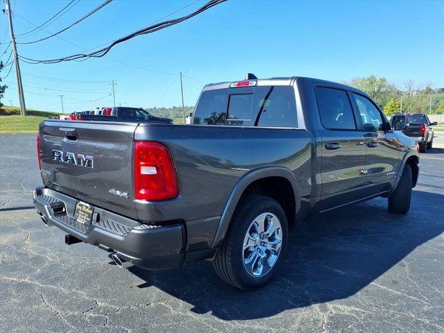 New 2026 RAM 1500 4x4 Crew Cab image 3