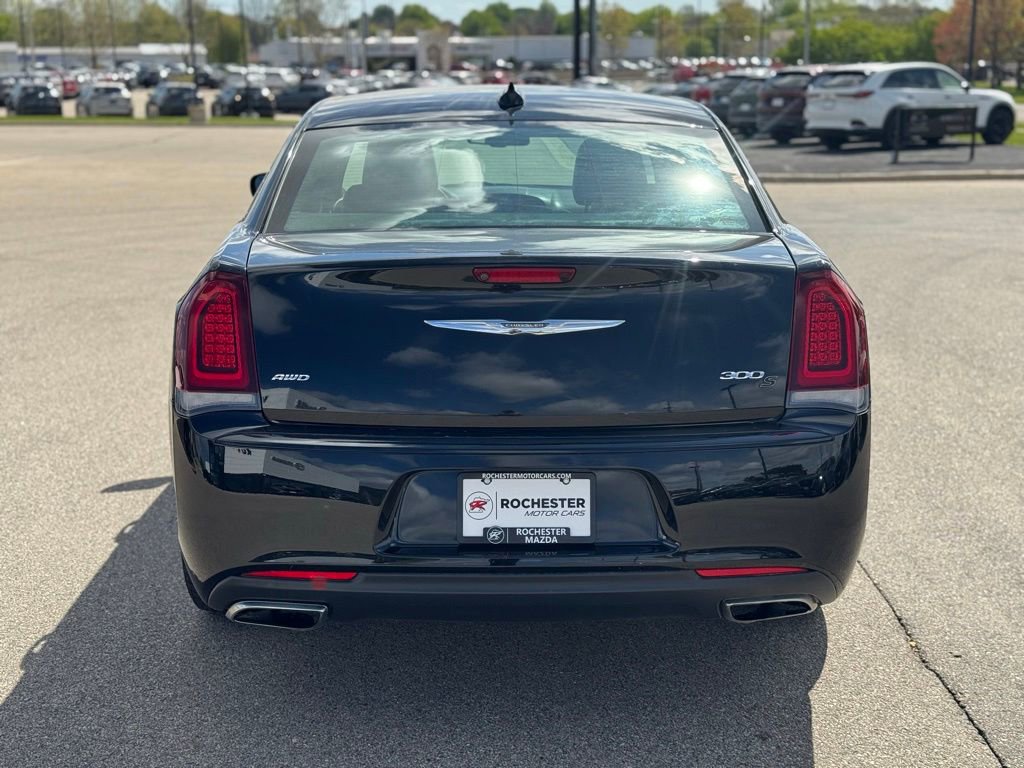Used 2018 Chrysler 300 S AWD/4WD image 29