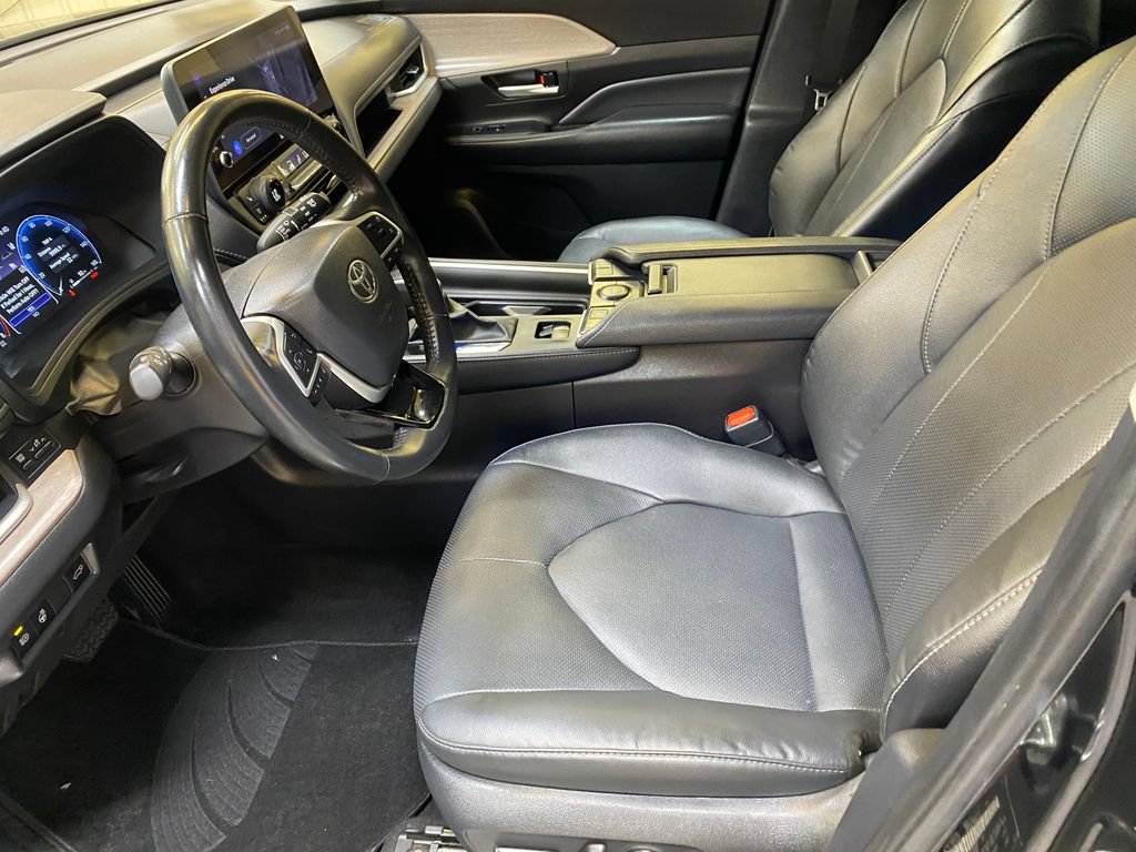 Used 2025 Toyota Grand Highlander FWD image 18