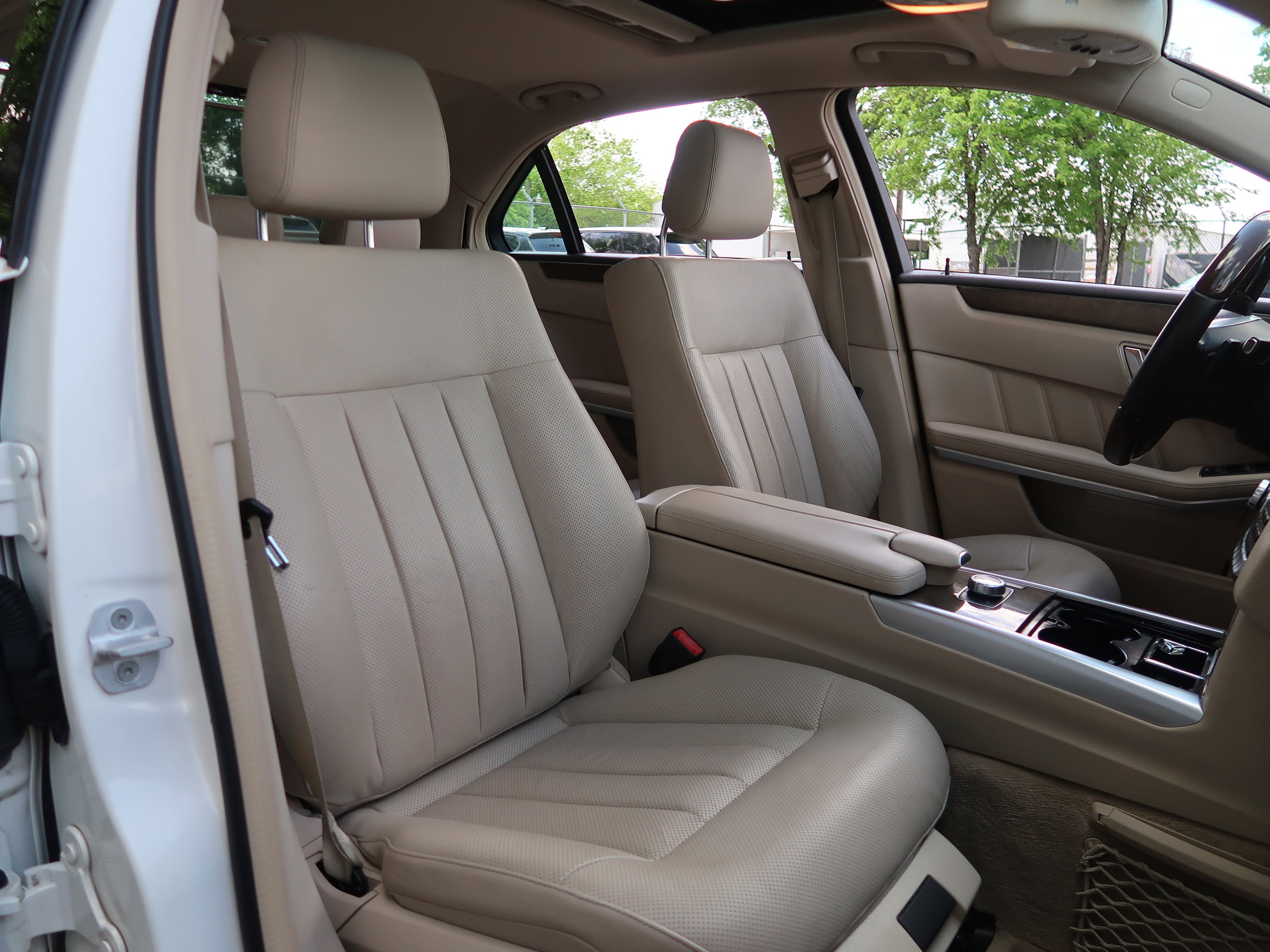 Used 2014 Mercedes-Benz E 550 4MATIC Sedan image 13