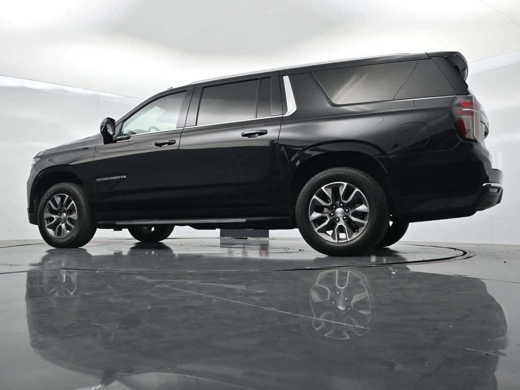 Used 2024 Chevrolet Suburban LT w/ LT Signature Plus Package RWD image 28