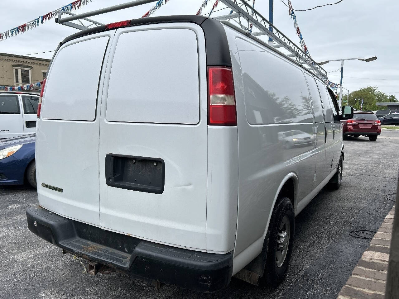Used 2011 Chevrolet Express 2500 Extended RWD image 4