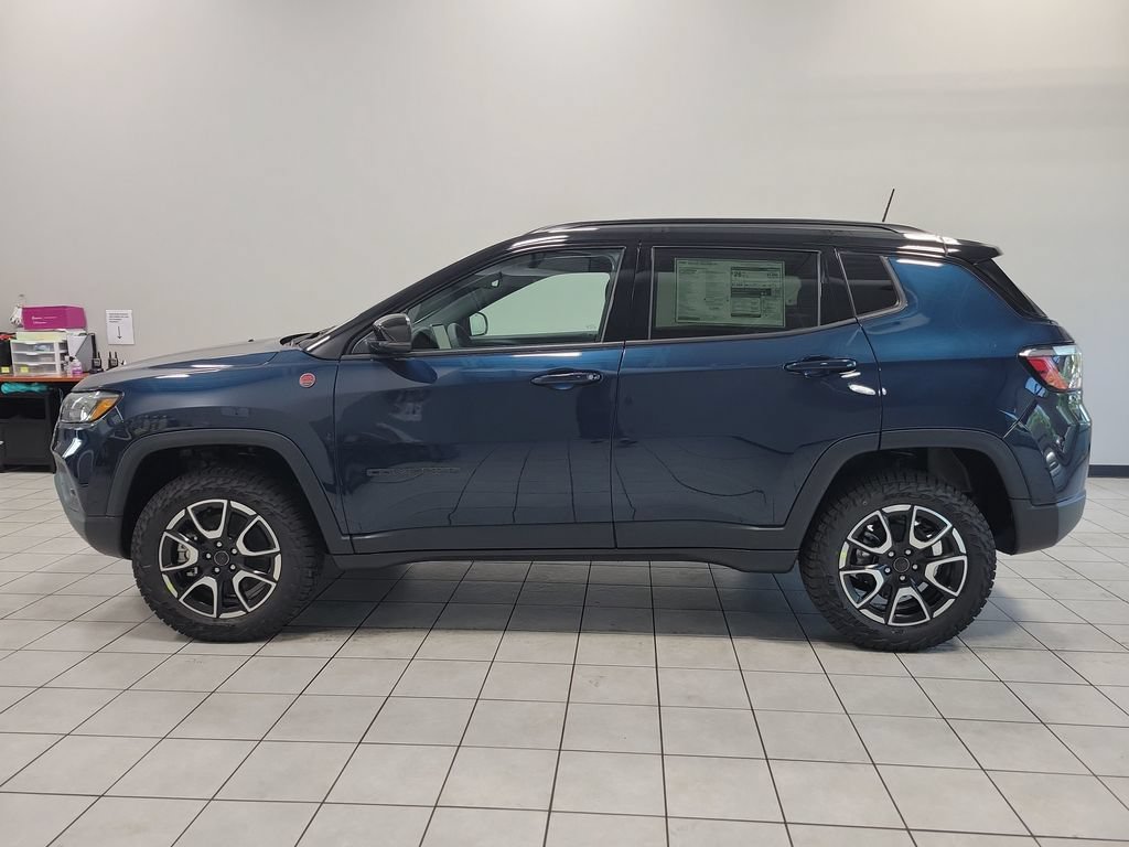 New 2026 Jeep Compass Trailhawk w/ Sun, Sound & Navigation Group AWD/4WD image 5