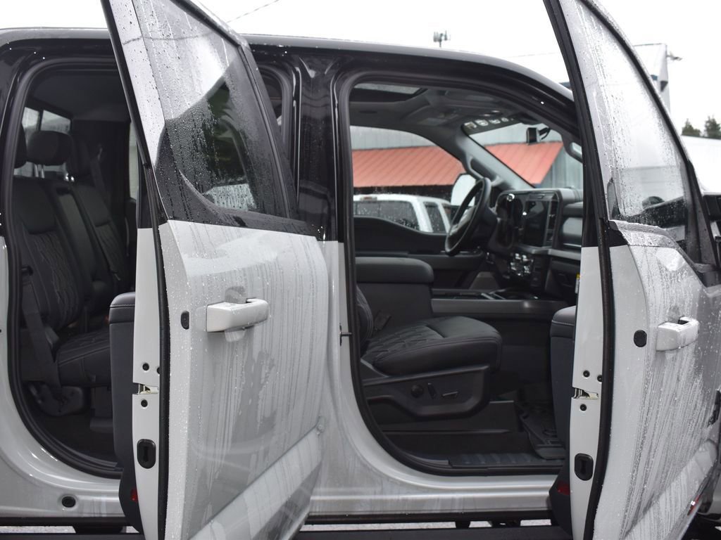 New 2026 Ford F250 Lariat w/ Black Appearance Package image 17