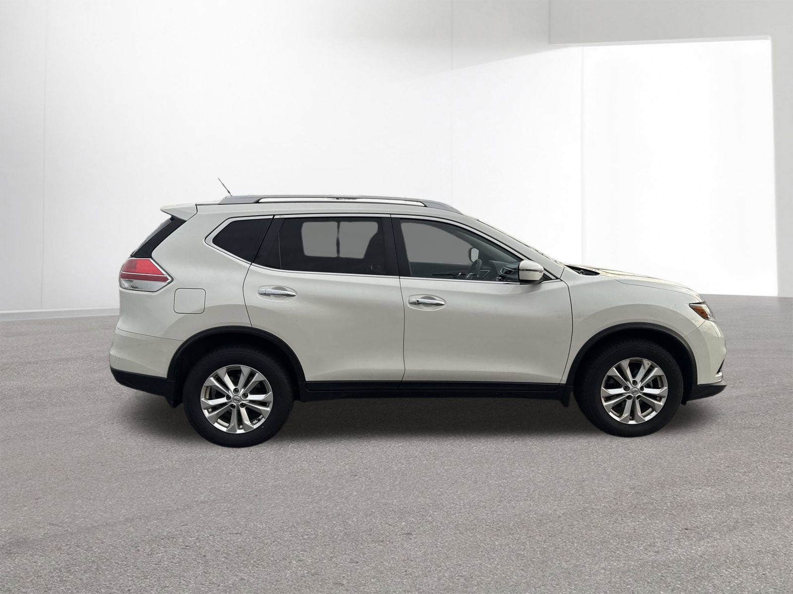 Used 2016 Nissan Rogue SV image 32