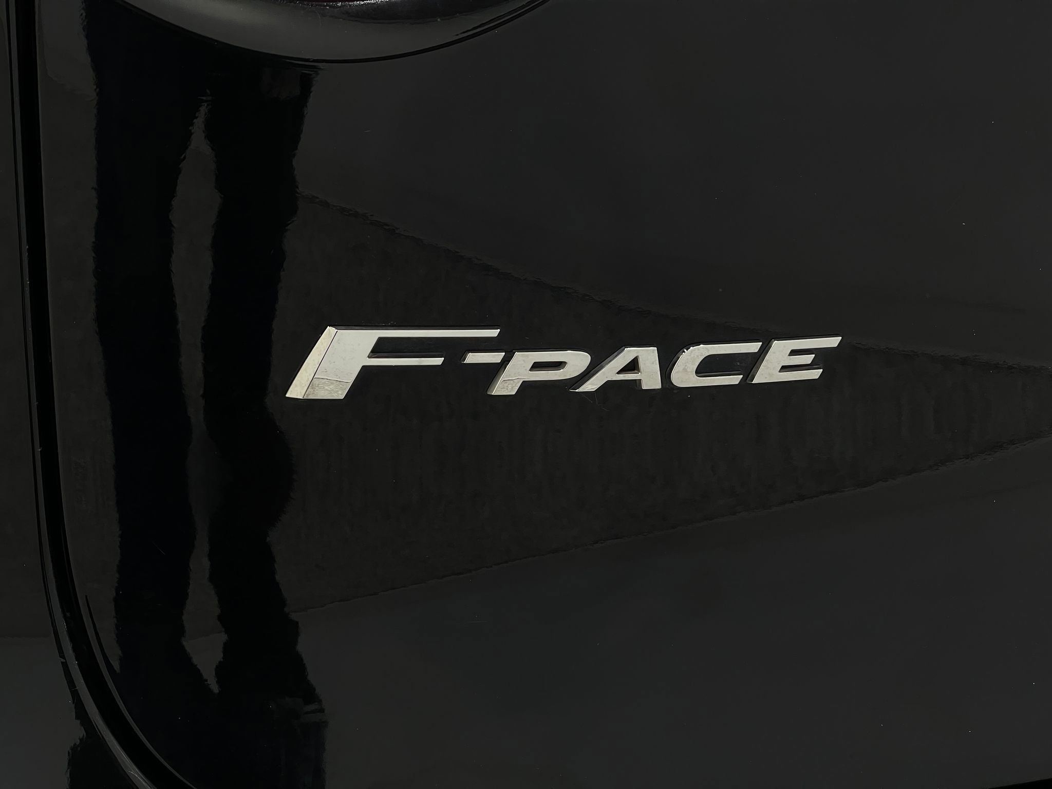 Used 2017 Jaguar F-PACE R-Sport image 38