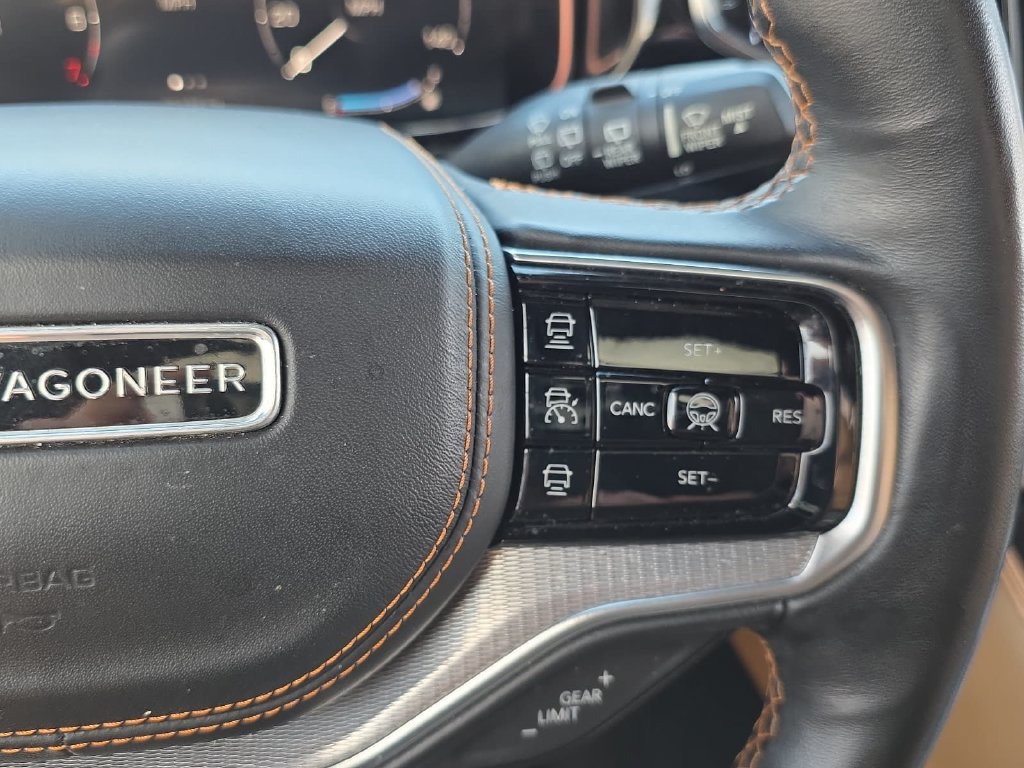 Used 2022 Jeep Grand Wagoneer Series III AWD/4WD image 17