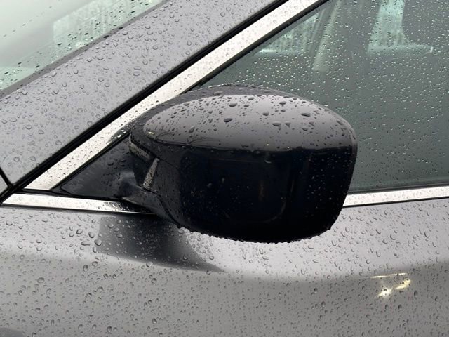 Used 2018 Nissan Rogue S image 11