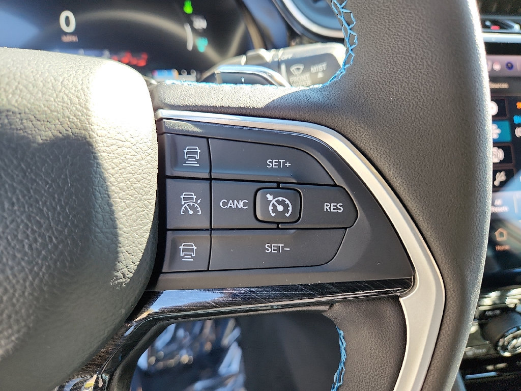 Used 2024 Jeep Grand Cherokee Trailhawk w/ Advanced Protech Group II AWD/4WD image 23