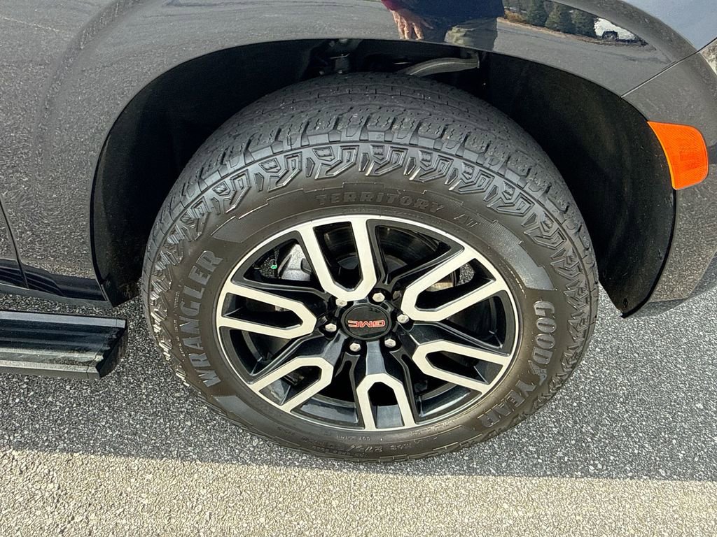 Used 2024 GMC Yukon XL AT4 w/ AT4 Premium Package image 31