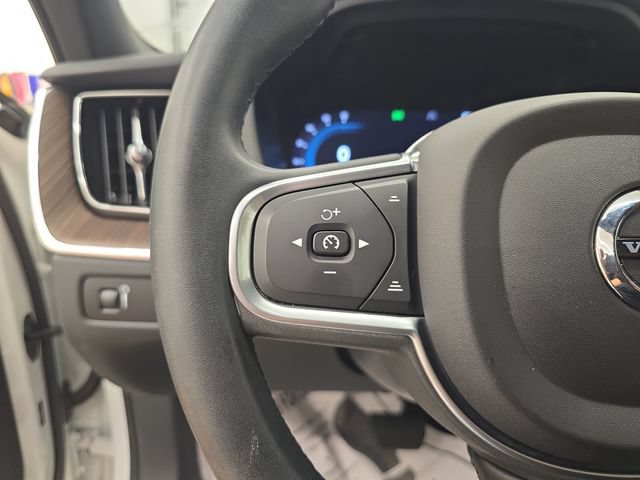 Used 2022 Volvo XC60 B5 Momentum AWD/4WD image 29