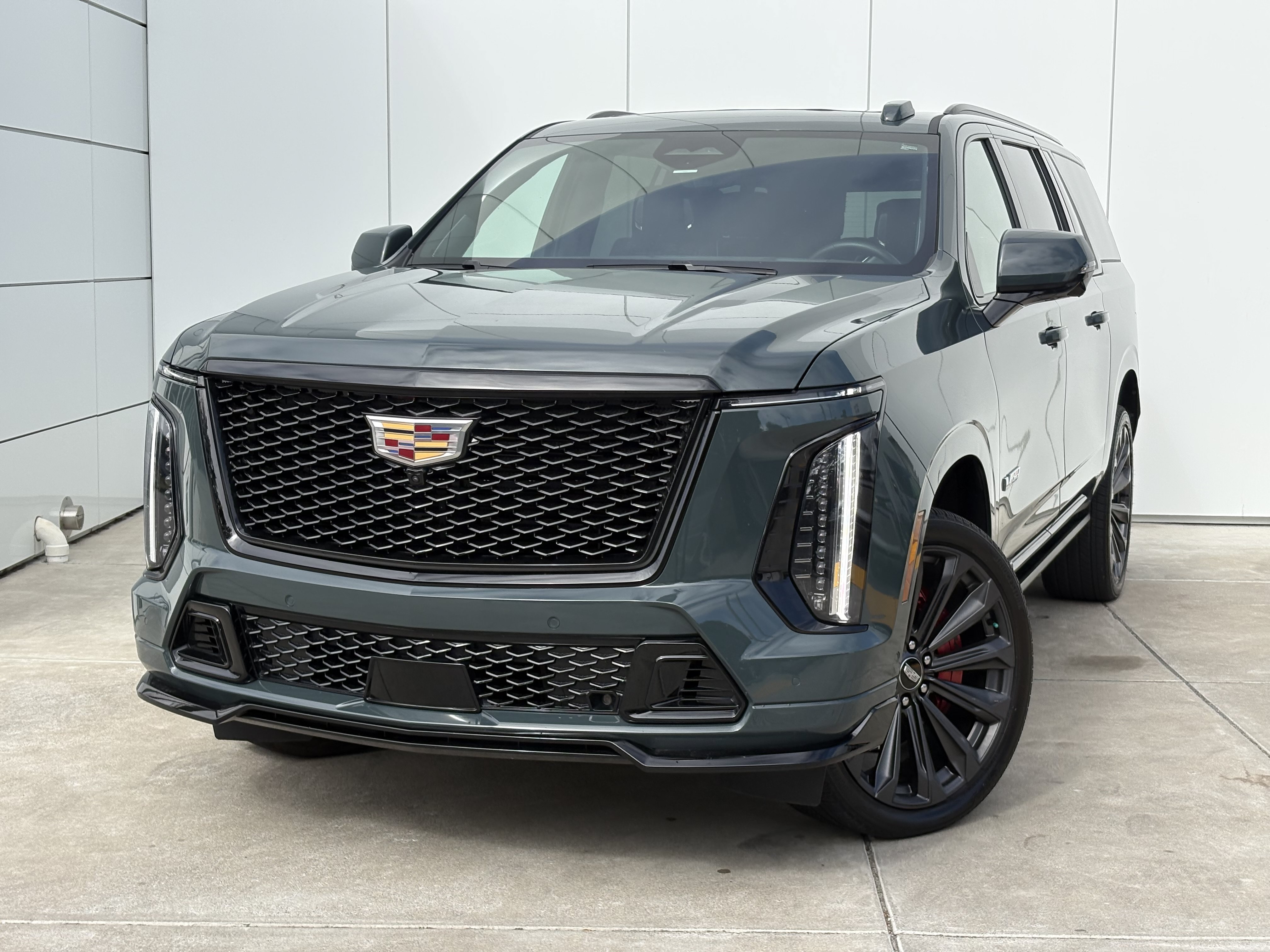 Used 2025 Cadillac Escalade ESV V AWD/4WD image 1
