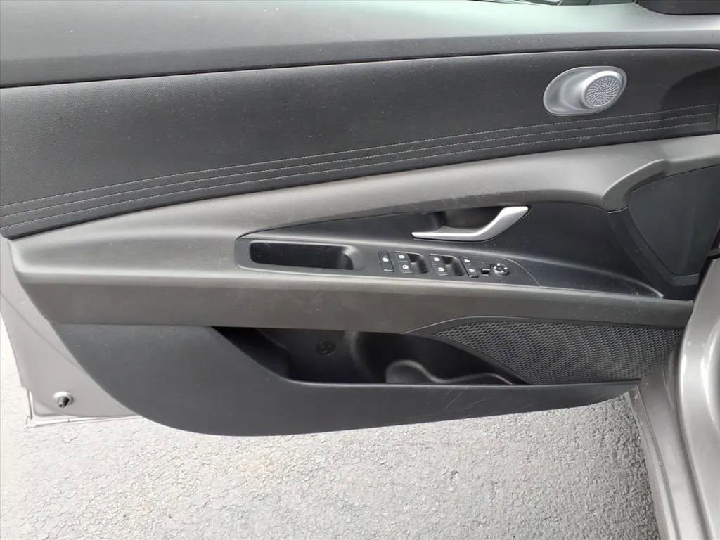 Used 2024 Hyundai Elantra SEL image 23