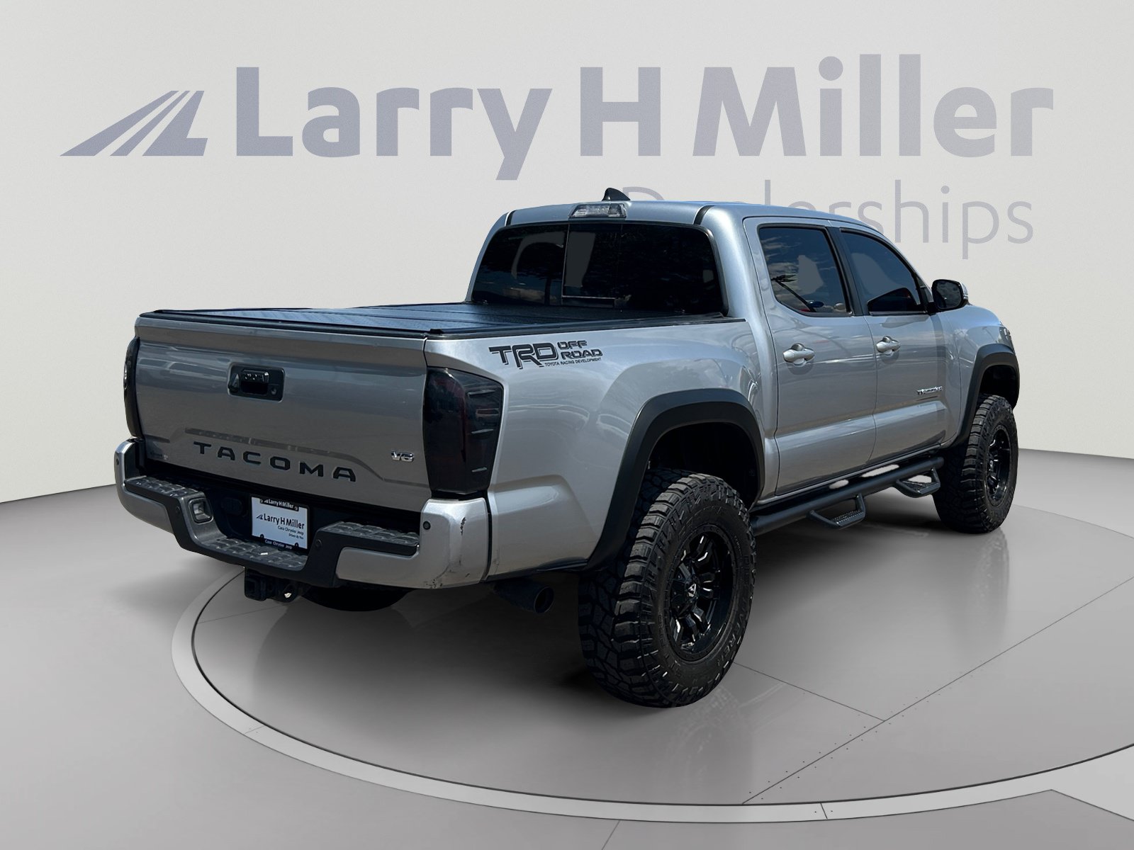 Used 2021 Toyota Tacoma TRD Off-Road w/ Technology Package AWD/4WD image 5