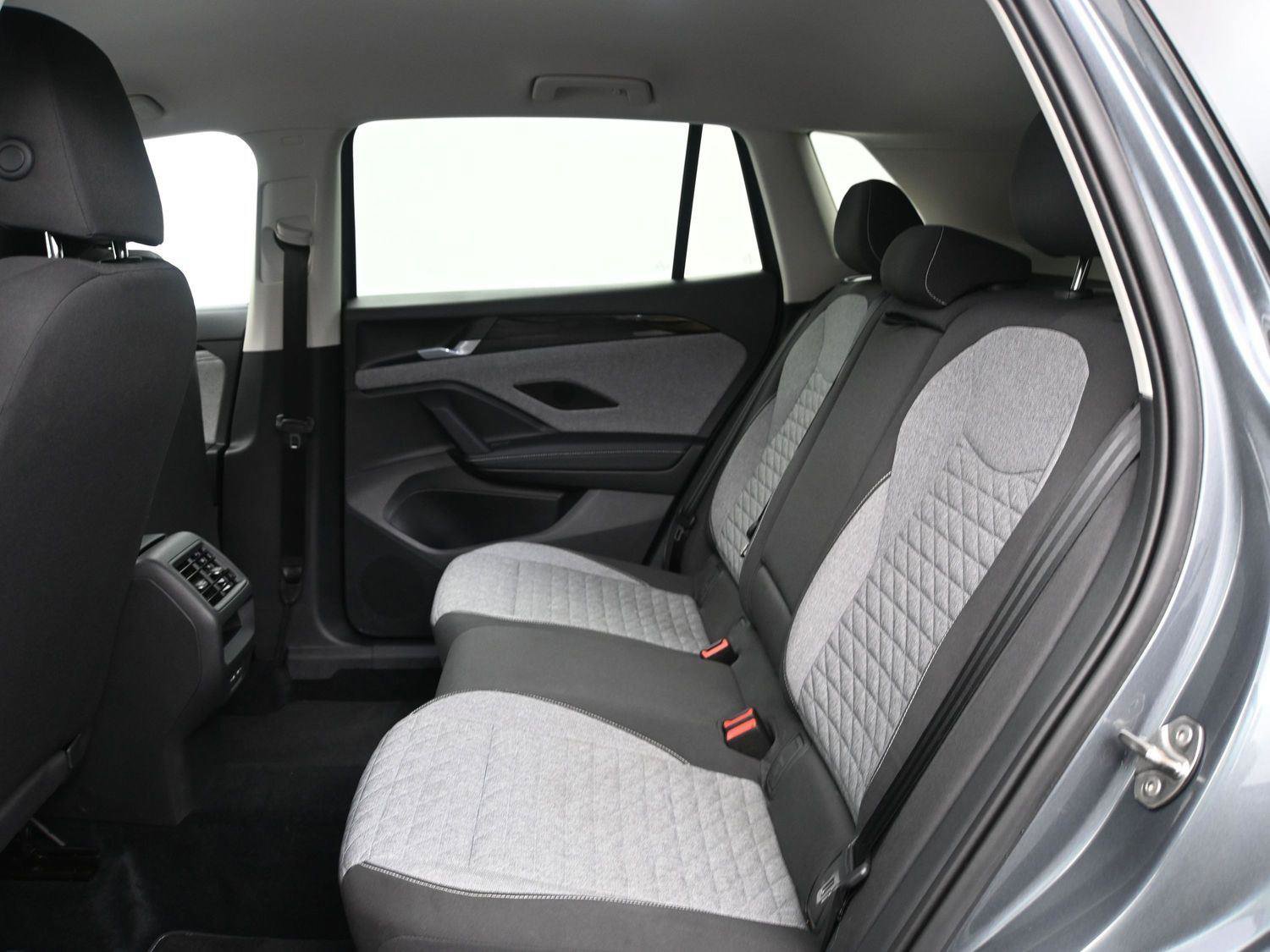 Certified 2025 Volkswagen Tiguan S image 9