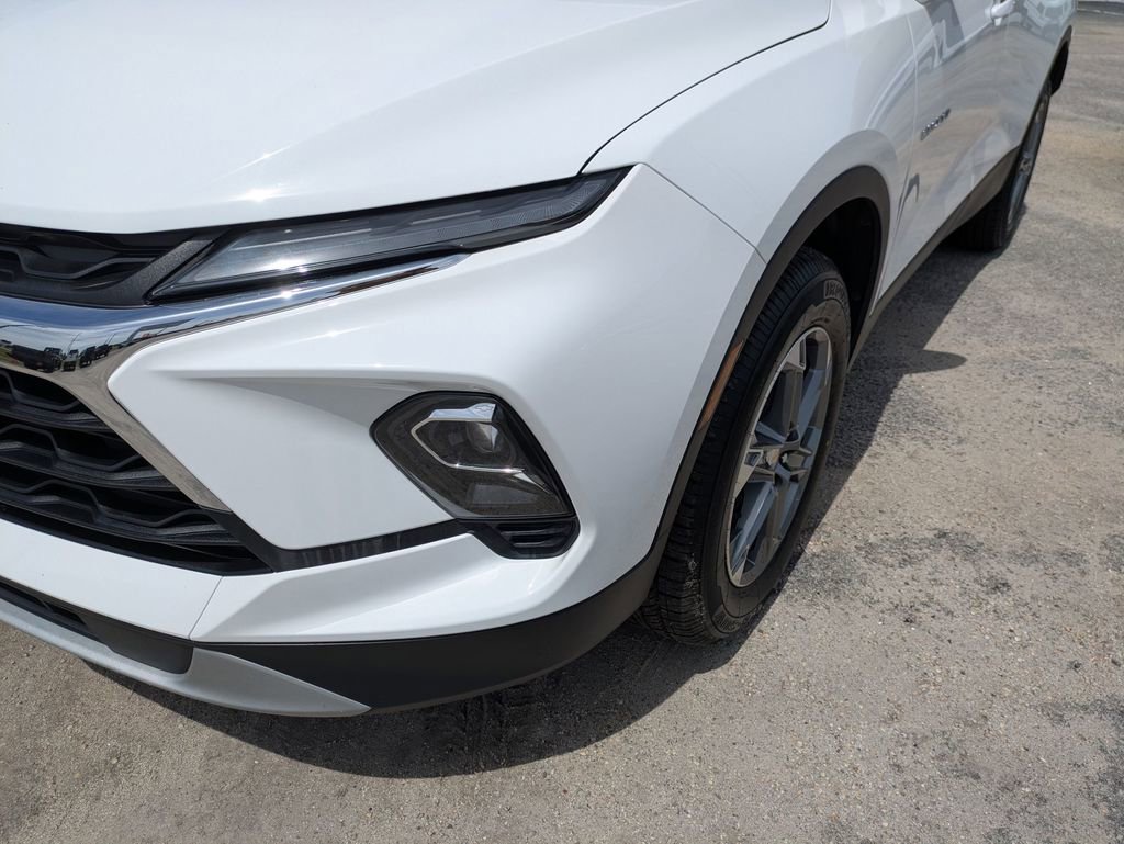 Used 2025 Chevrolet Blazer LT image 9