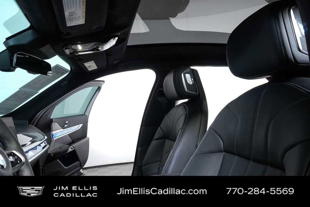 Used 2023 BMW 760i xDrive image 5