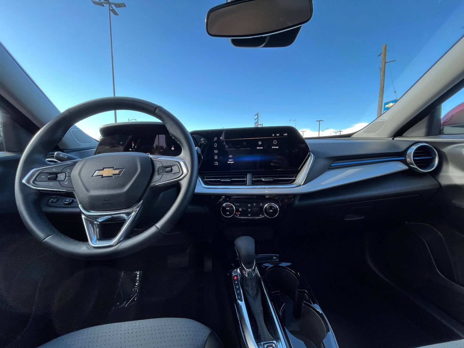 Used 2025 Chevrolet Trax LT w/ LT Convenience Package FWD image 33