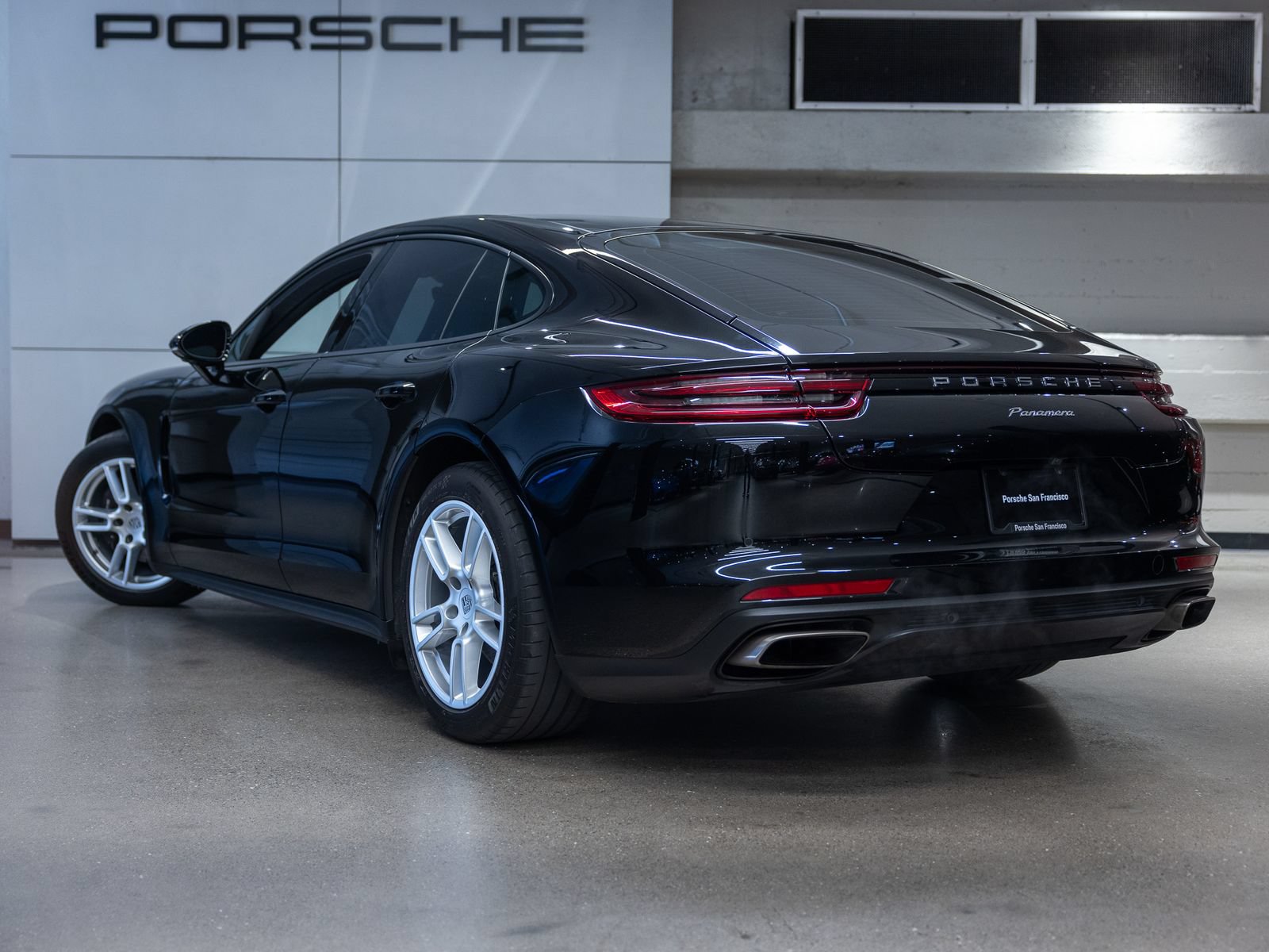 Certified 2020 Porsche Panamera image 3