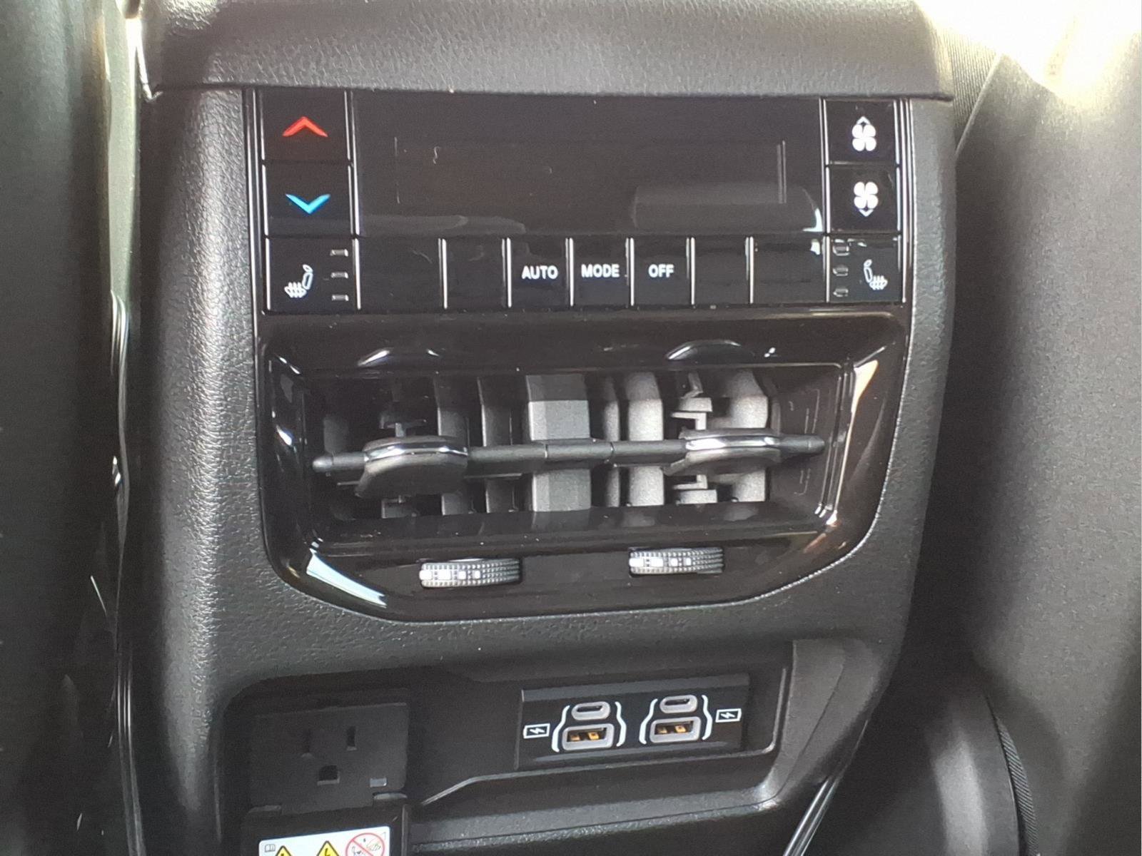 New 2025 Jeep Grand Cherokee L Limited w/ Black Appearance Package image 25