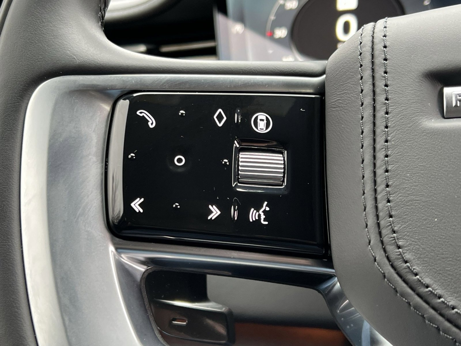 Used 2025 Land Rover Range Rover Autobiography image 30