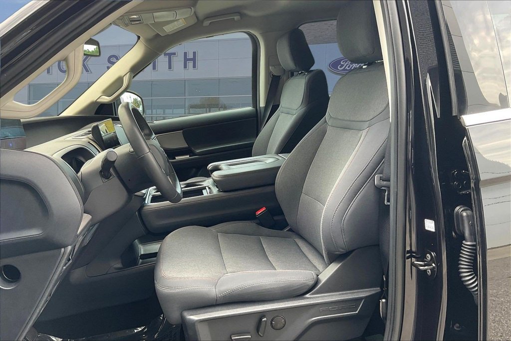 Used 2025 Ford Expedition Max Active RWD image 21