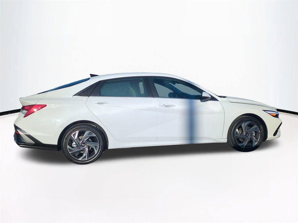 New 2026 Hyundai Elantra Limited image 4