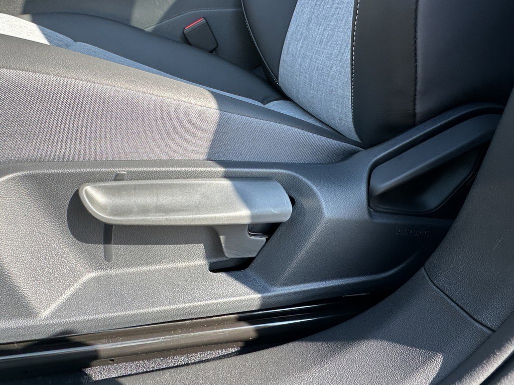 New 2025 Volkswagen ID.4 Pro AWD/4WD image 16