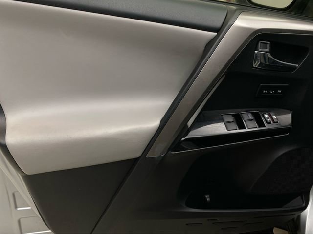 Used 2018 Toyota RAV4 Limited image 25