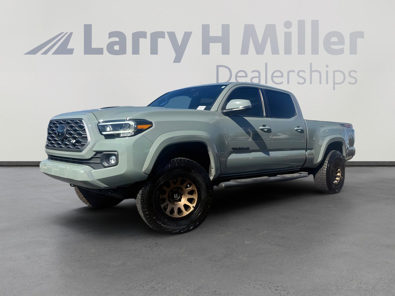 Used 2023 Toyota Tacoma TRD Sport w/ TRD Premium Sport Package image 2